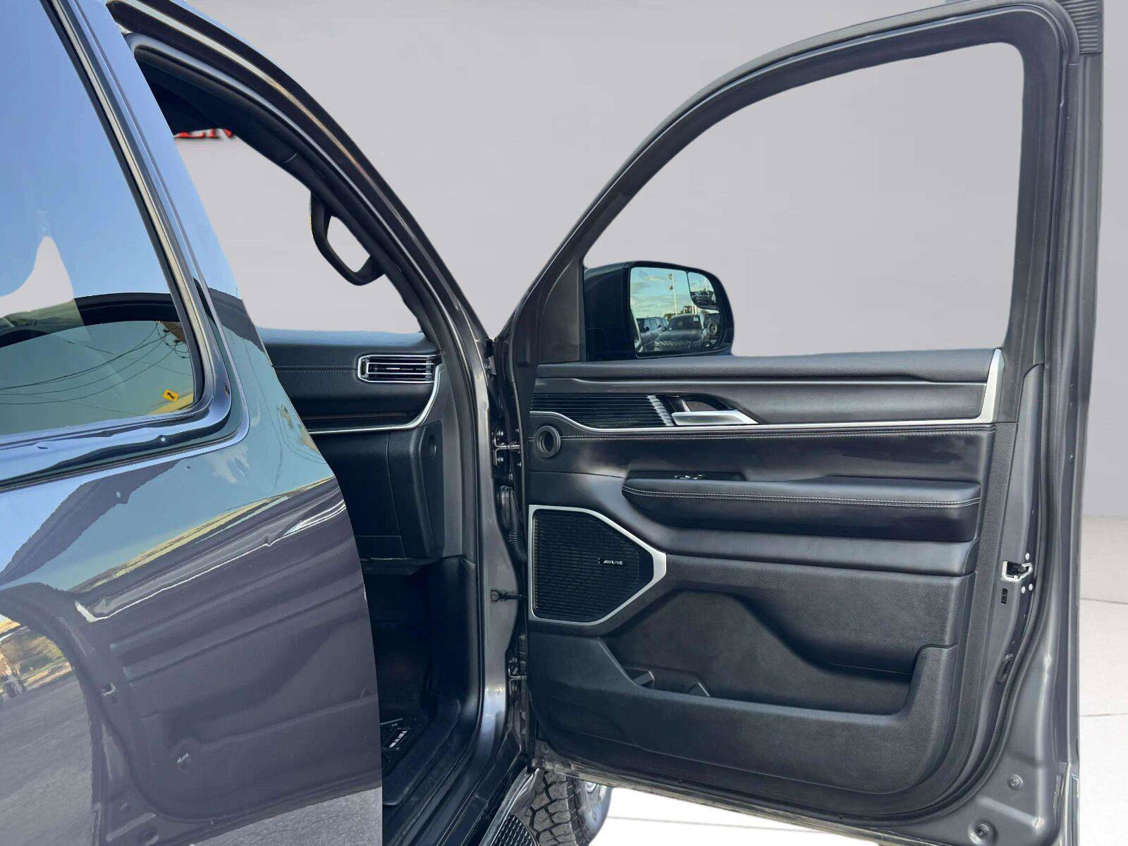 Used 2022 Jeep Wagoneer Series I AWD/4WD image 46