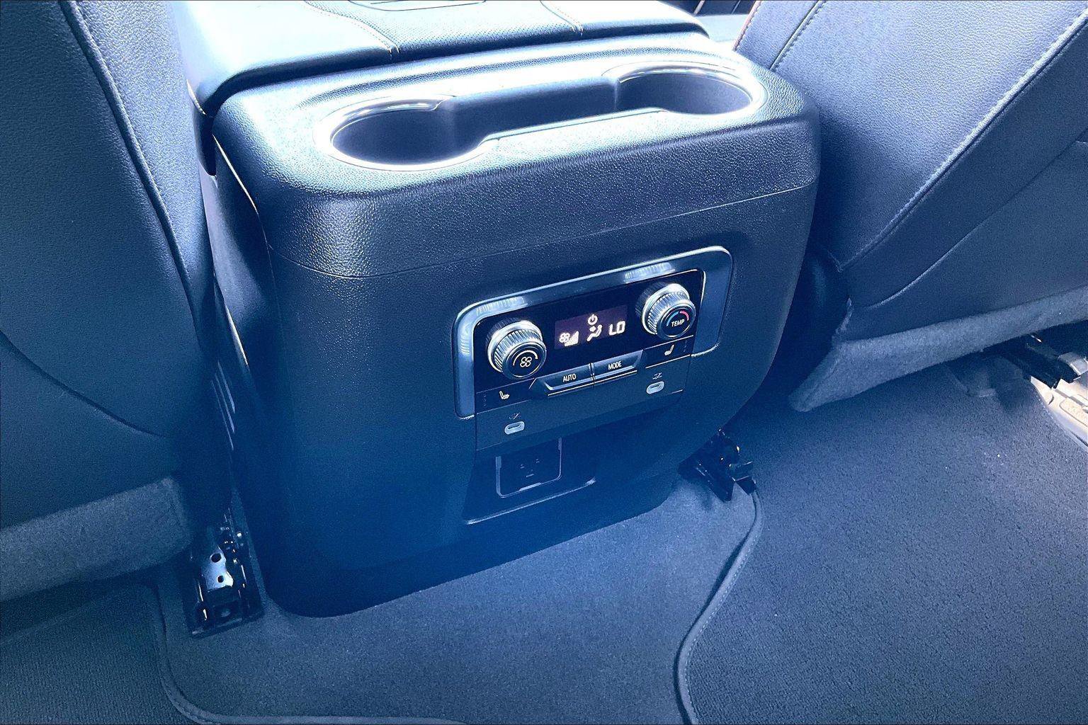 Used 2023 GMC Yukon XL AT4 w/ Technology Package AWD/4WD image 34