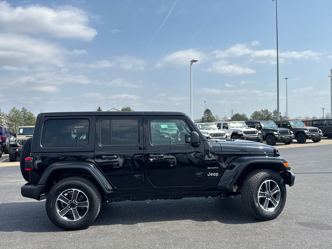 Used 2023 Jeep Wrangler Sahara w/ LED Lighting Group AWD/4WD image 2
