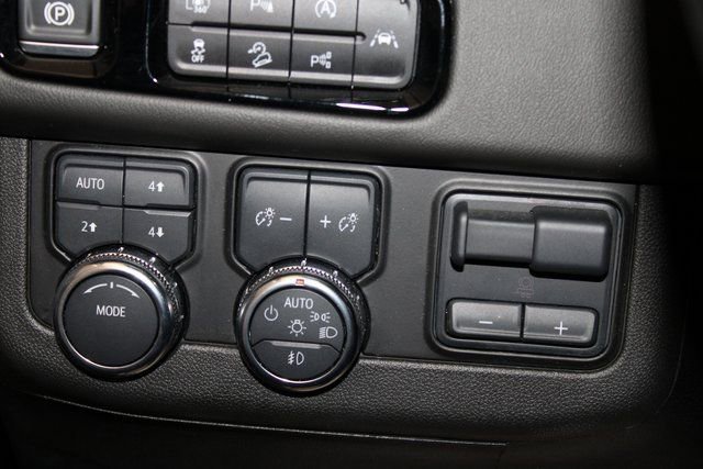 Used 2025 GMC Yukon Denali w/ Advanced Technology Package image 43