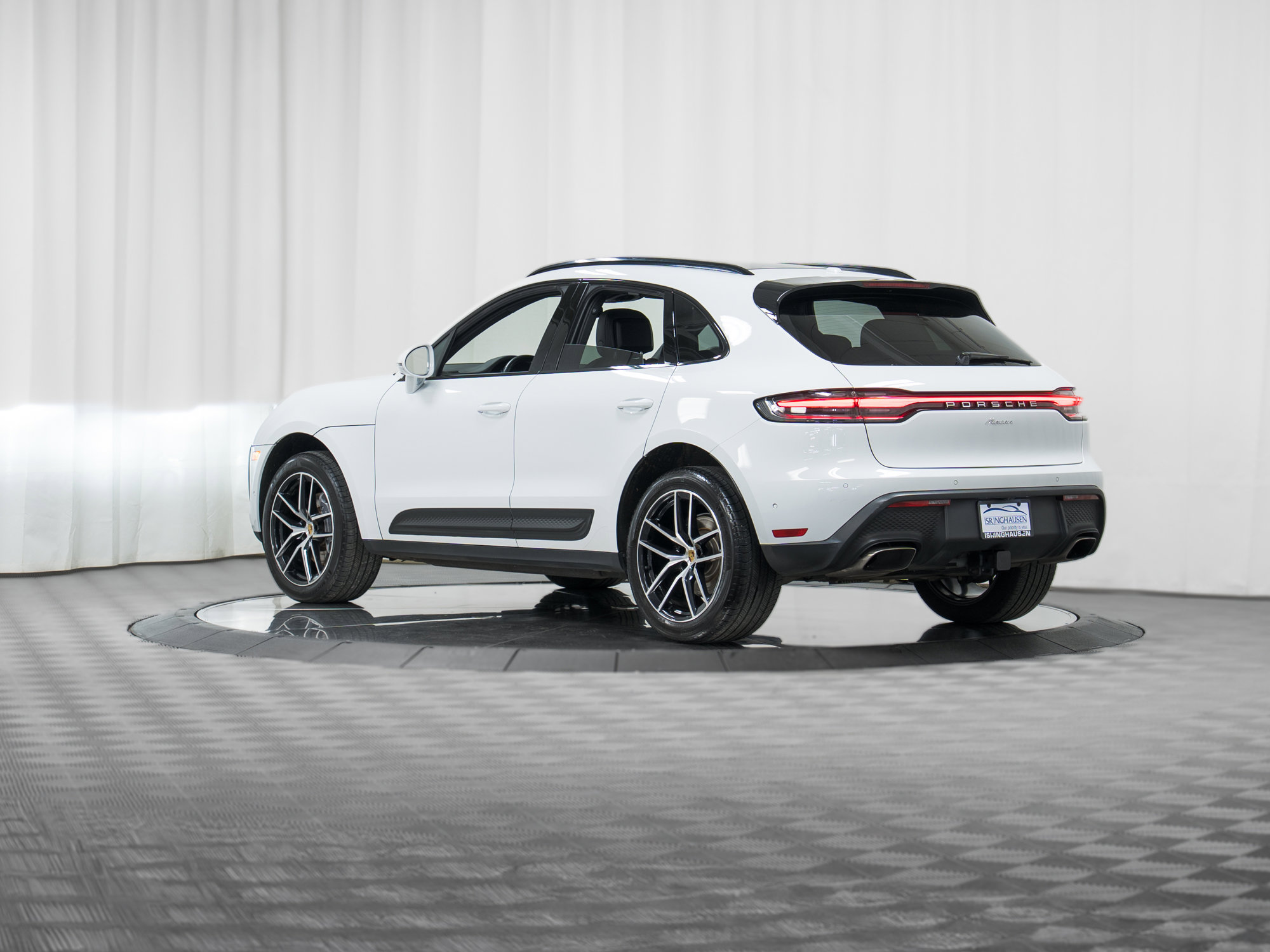 Certified 2023 Porsche Macan image 31