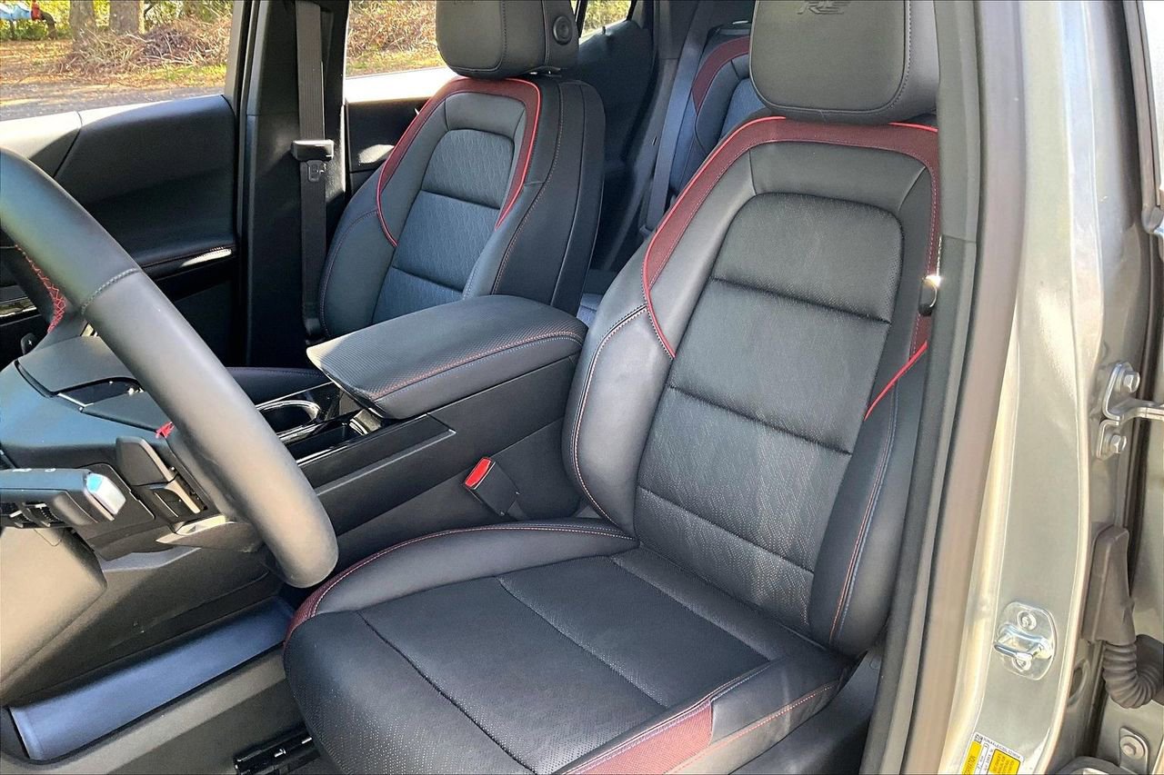 Used 2025 Chevrolet Equinox RS w/ Convenience Package III image 18