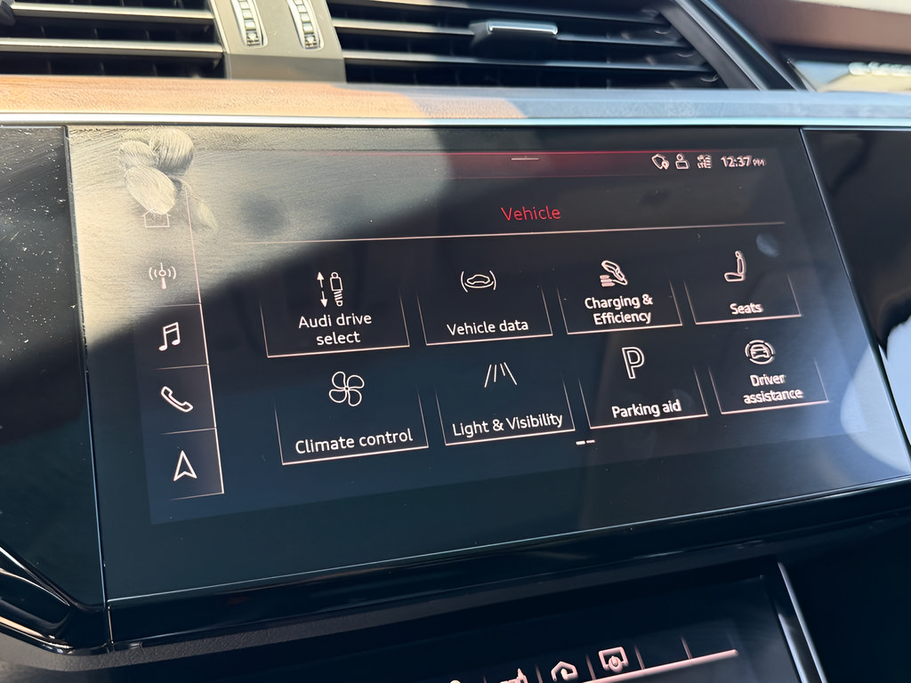 Used 2019 Audi e-tron Premium Plus AWD/4WD image 21