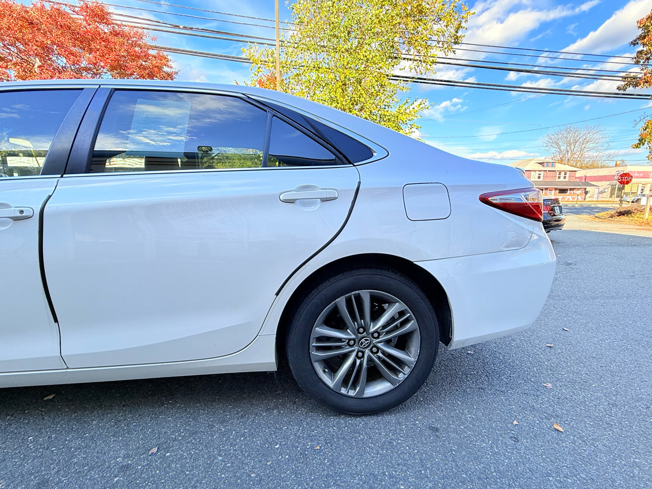 Used 2017 Toyota Camry SE image 6