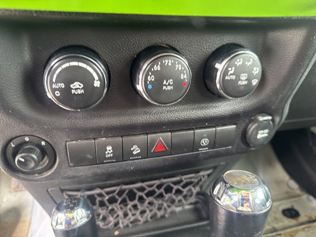 Used 2017 Jeep Wrangler Unlimited Rubicon AWD/4WD image 18