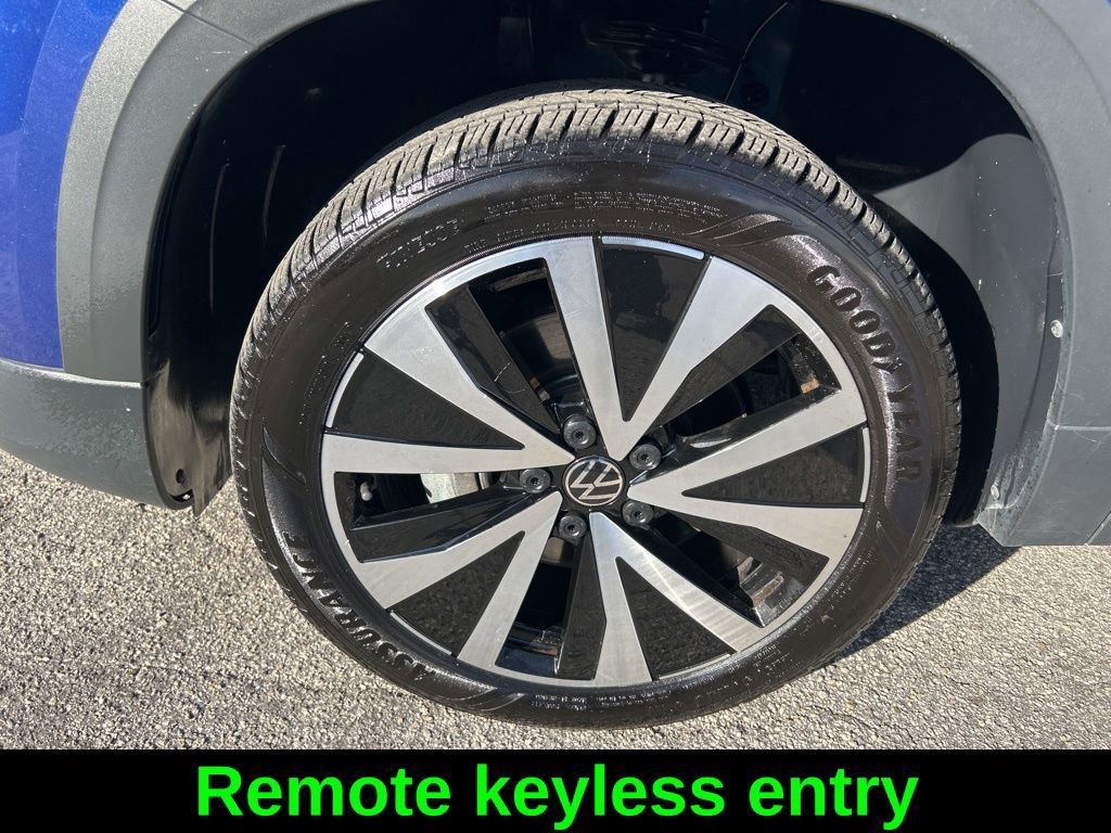 Used 2024 Volkswagen Taos SE image 18