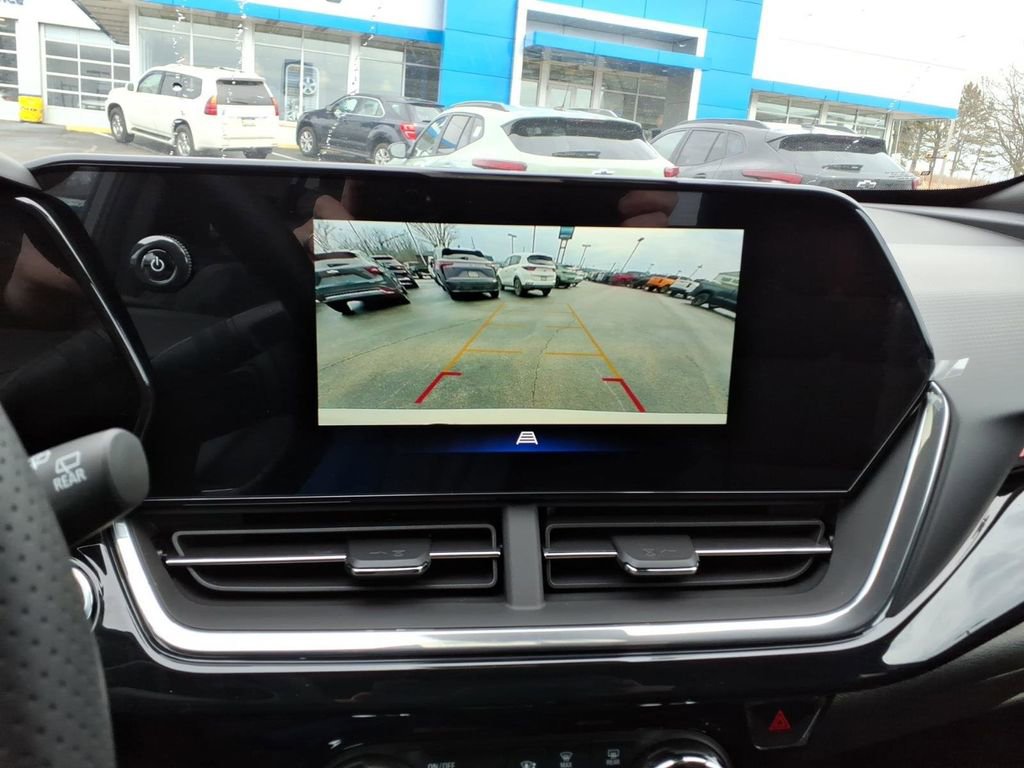 New 2026 Chevrolet Trax RS w/ Sunroof Package FWD image 8