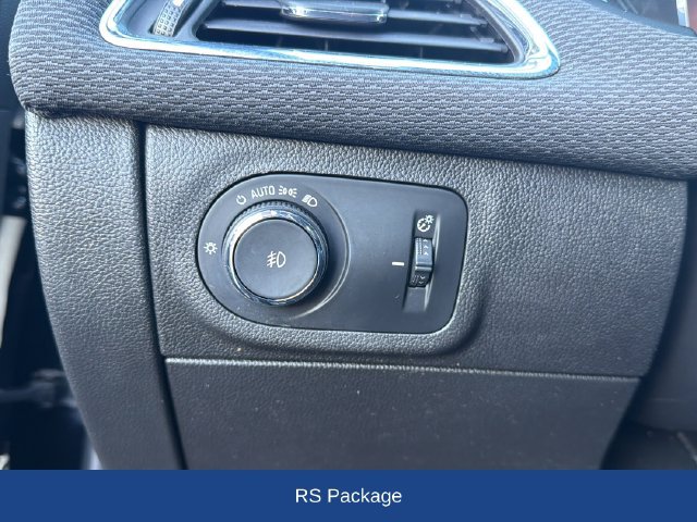 Used 2018 Chevrolet Cruze LT w/ Sun And Sound Package FWD image 14