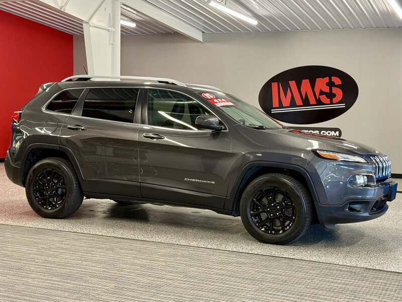 Used 2015 Jeep Cherokee Latitude w/ Cold Weather Group AWD/4WD image 1