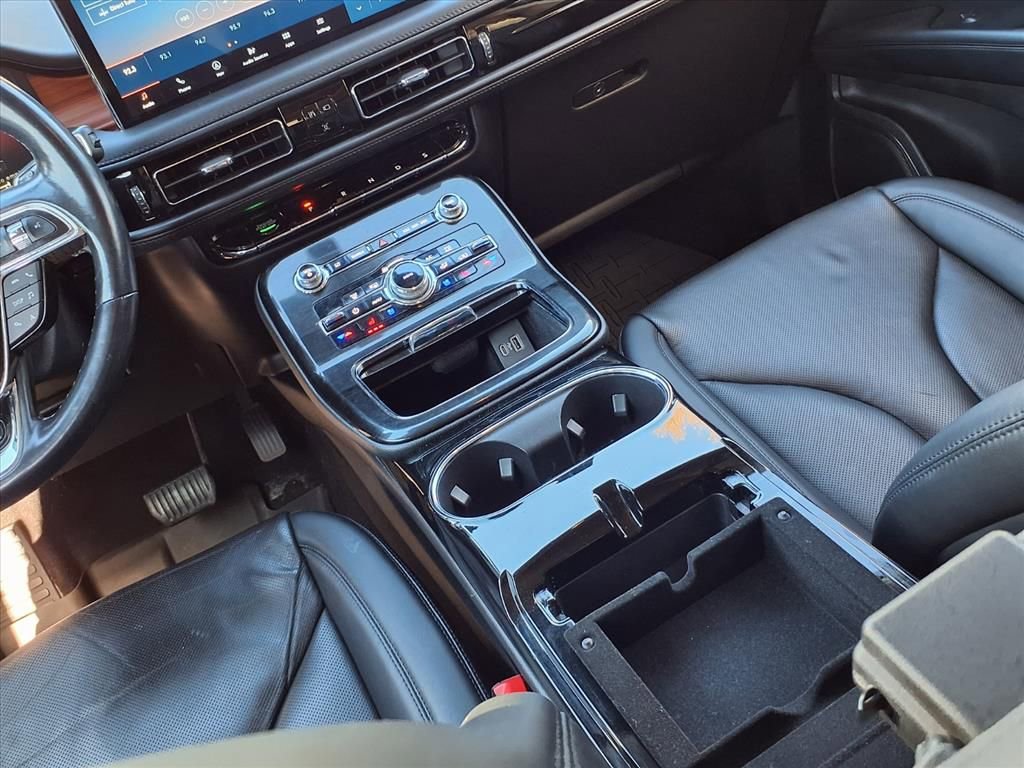 Used 2023 Lincoln Nautilus Reserve image 12