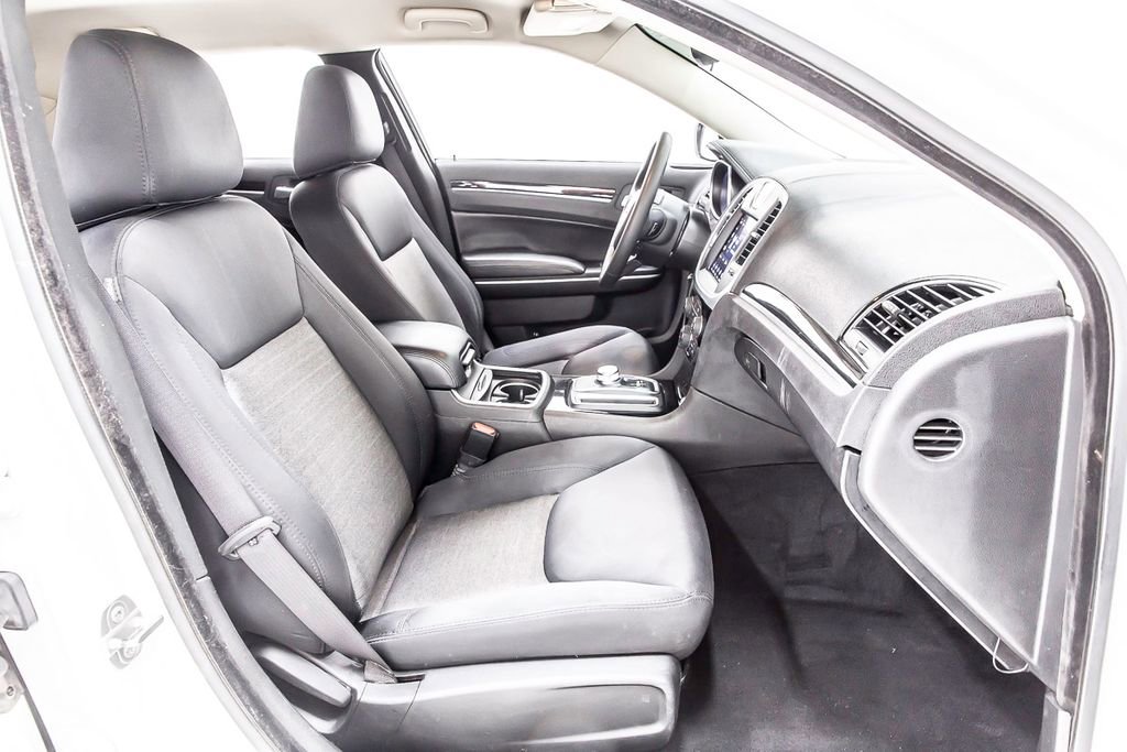 Used 2023 Chrysler 300 Touring w/ Sport Appearance Package image 24