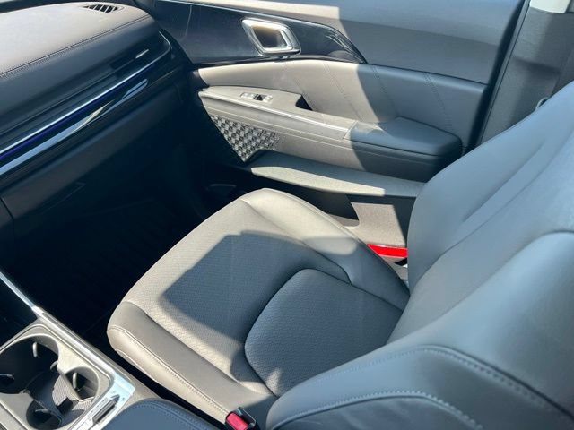 Certified 2025 Kia Carnival SX Prestige FWD image 13