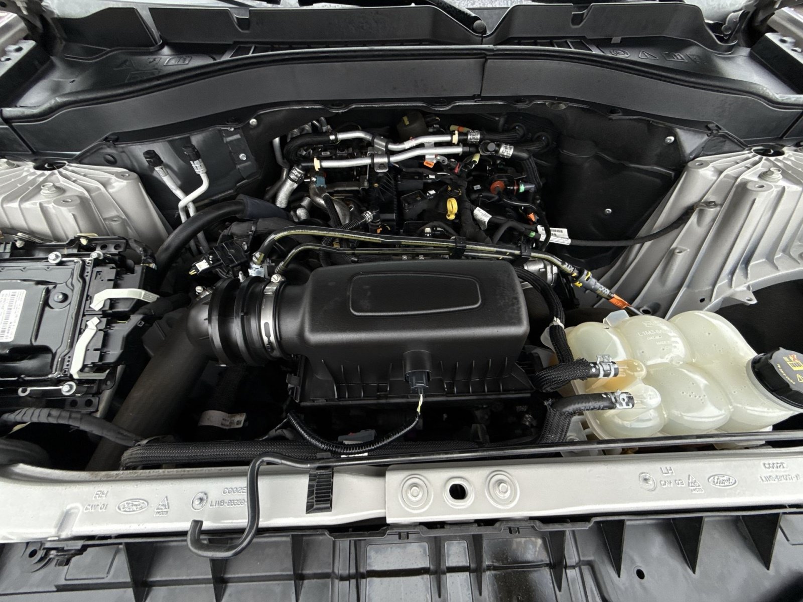 Used 2021 Ford Explorer XLT AWD/4WD image 29