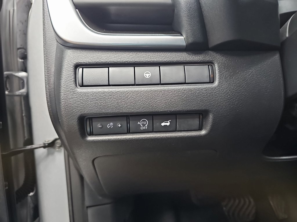 Used 2024 Nissan Rogue SV image 25