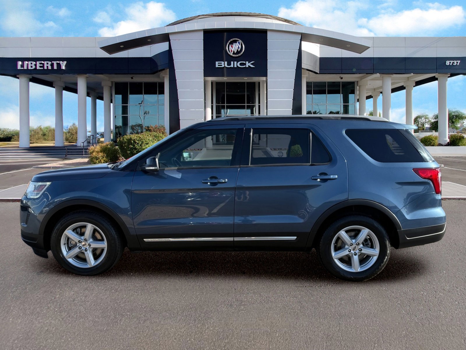 Used 2018 Ford Explorer XLT w/ Equipment Group 201A FWD image 7