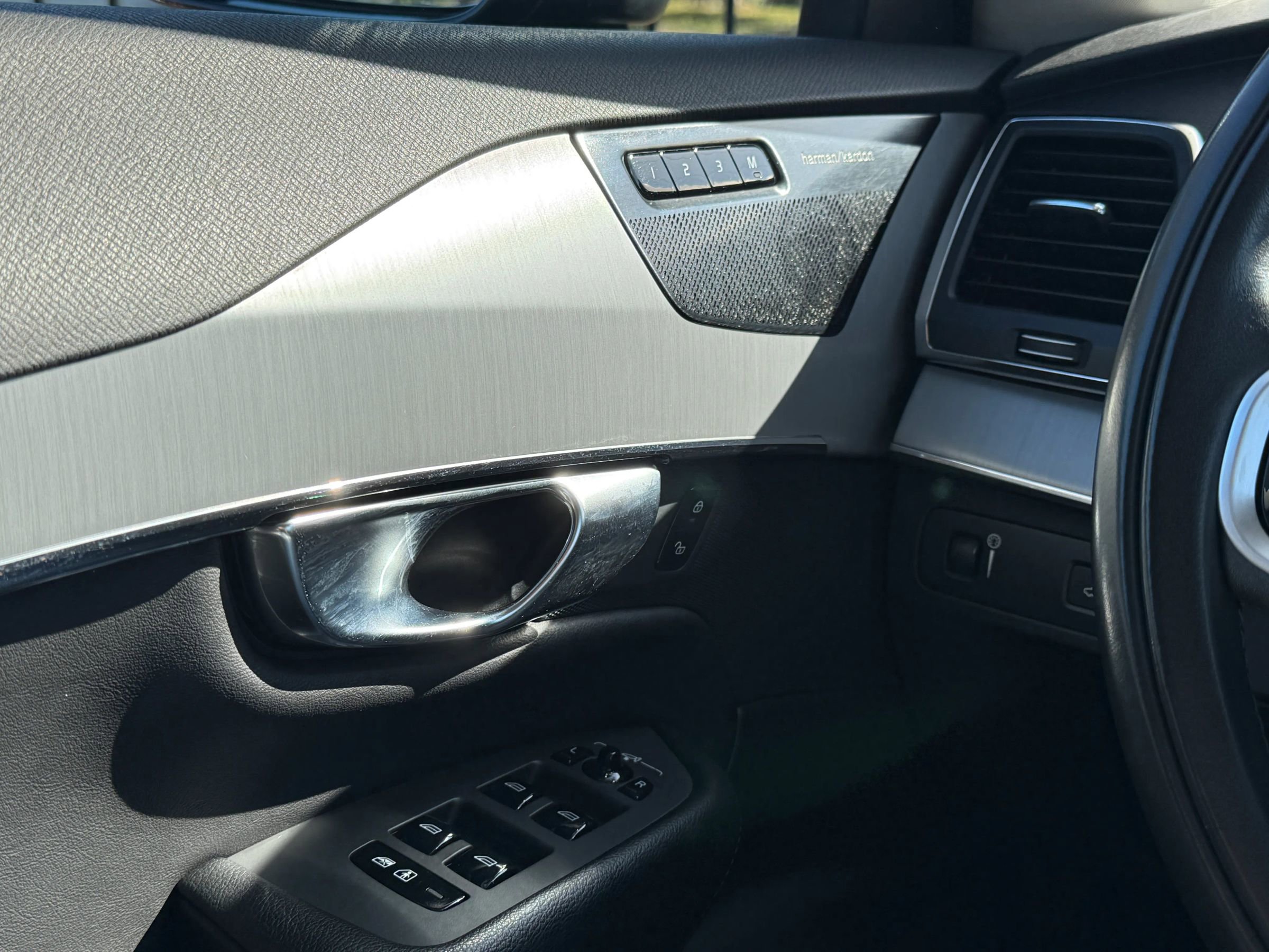 Used 2022 Volvo XC90 T5 Momentum w/ Climate Package image 14