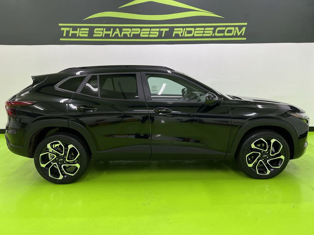 Used 2024 Chevrolet Trax RS w/ Sunroof Package FWD image 11