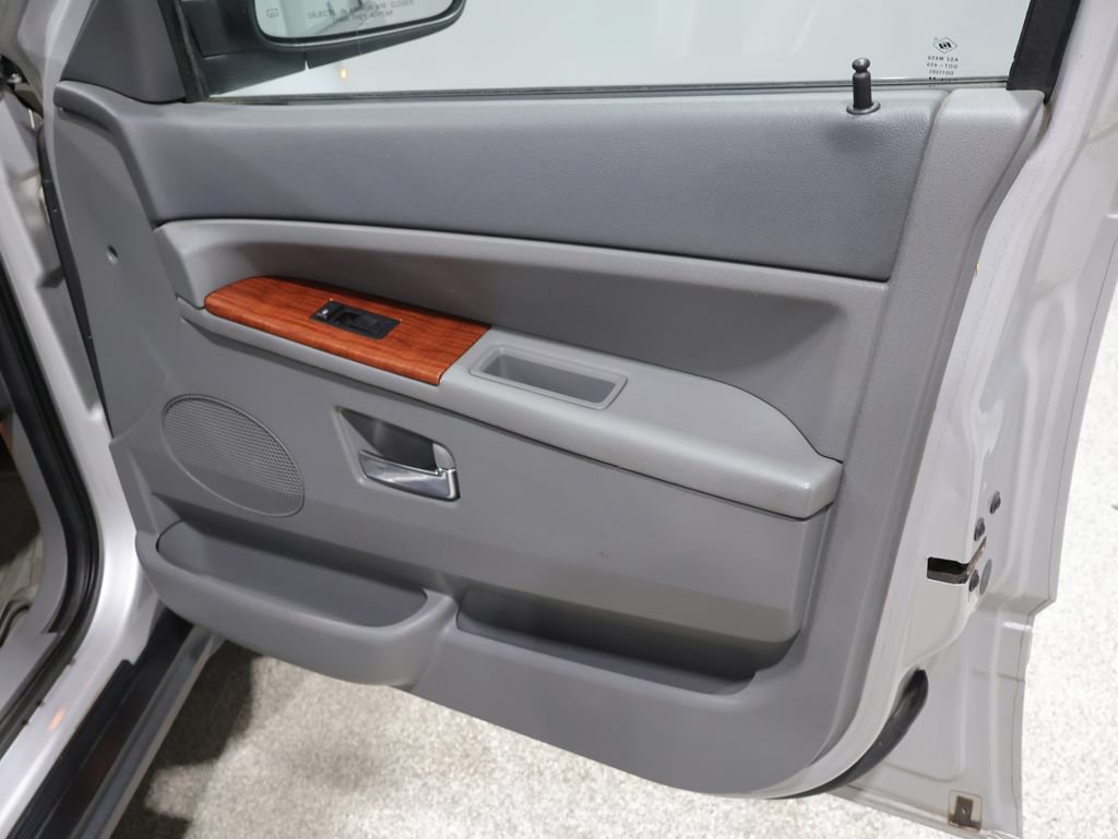 Used 2005 Jeep Grand Cherokee Limited RWD image 28