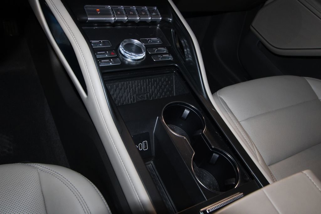 Used 2025 Lincoln Nautilus Premier image 19