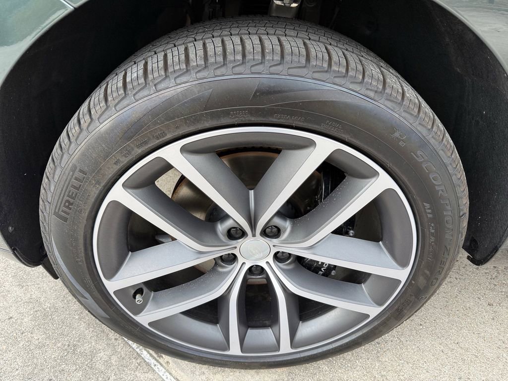 New 2025 Land Rover Range Rover SE image 30