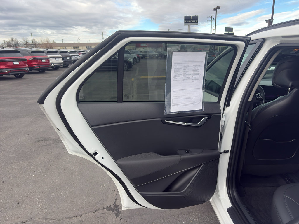 Used 2025 Kia Niro EX image 13