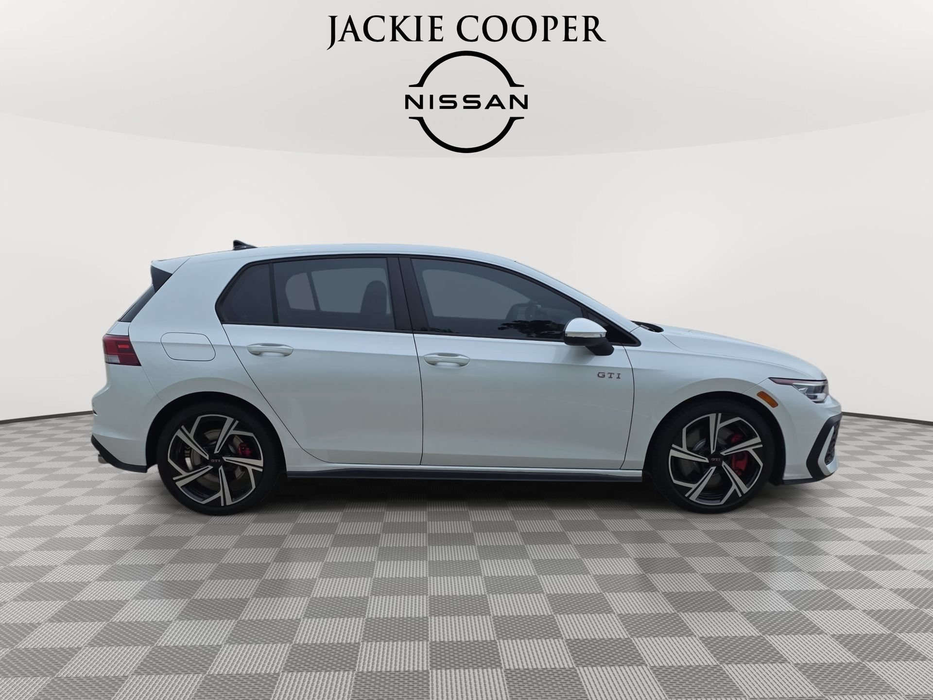 Used 2026 Volkswagen GTI SE FWD image 4