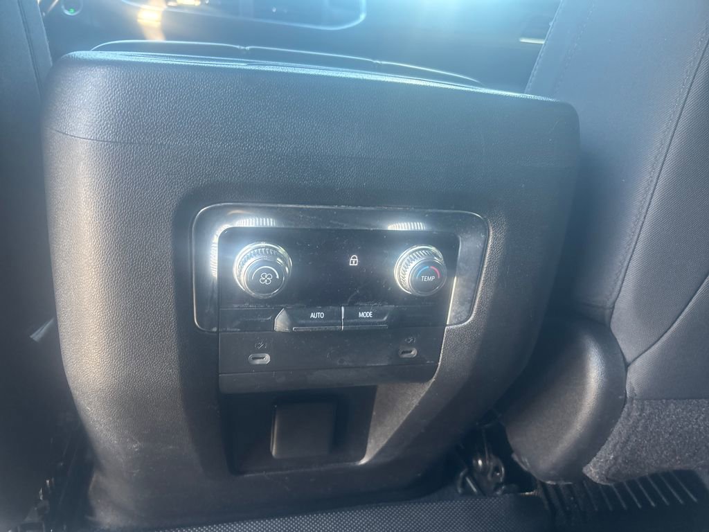 Used 2021 GMC Yukon SLE image 30