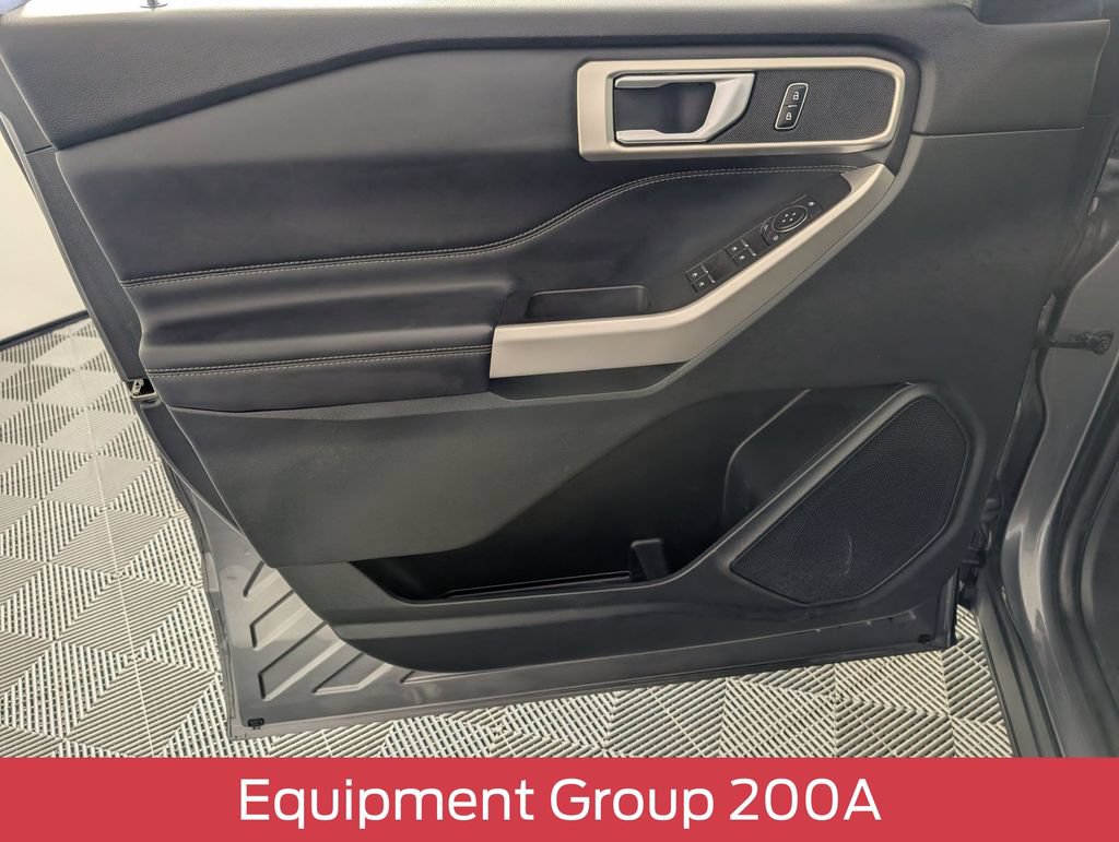 Used 2023 Ford Explorer XLT AWD/4WD image 11