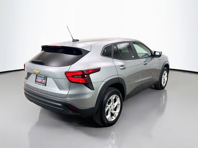 Used 2024 Chevrolet Trax LS w/ LS Convenience Package image 9
