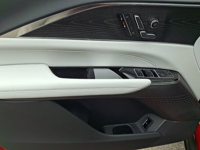 Used 2024 Cadillac Lyriq Luxury image 14