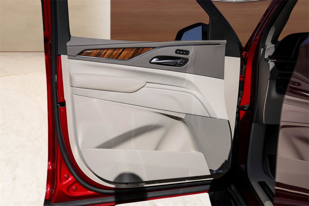 Used 2024 Cadillac Escalade Premium Luxury Platinum w/ Heavy-Duty Trailer Package image 26