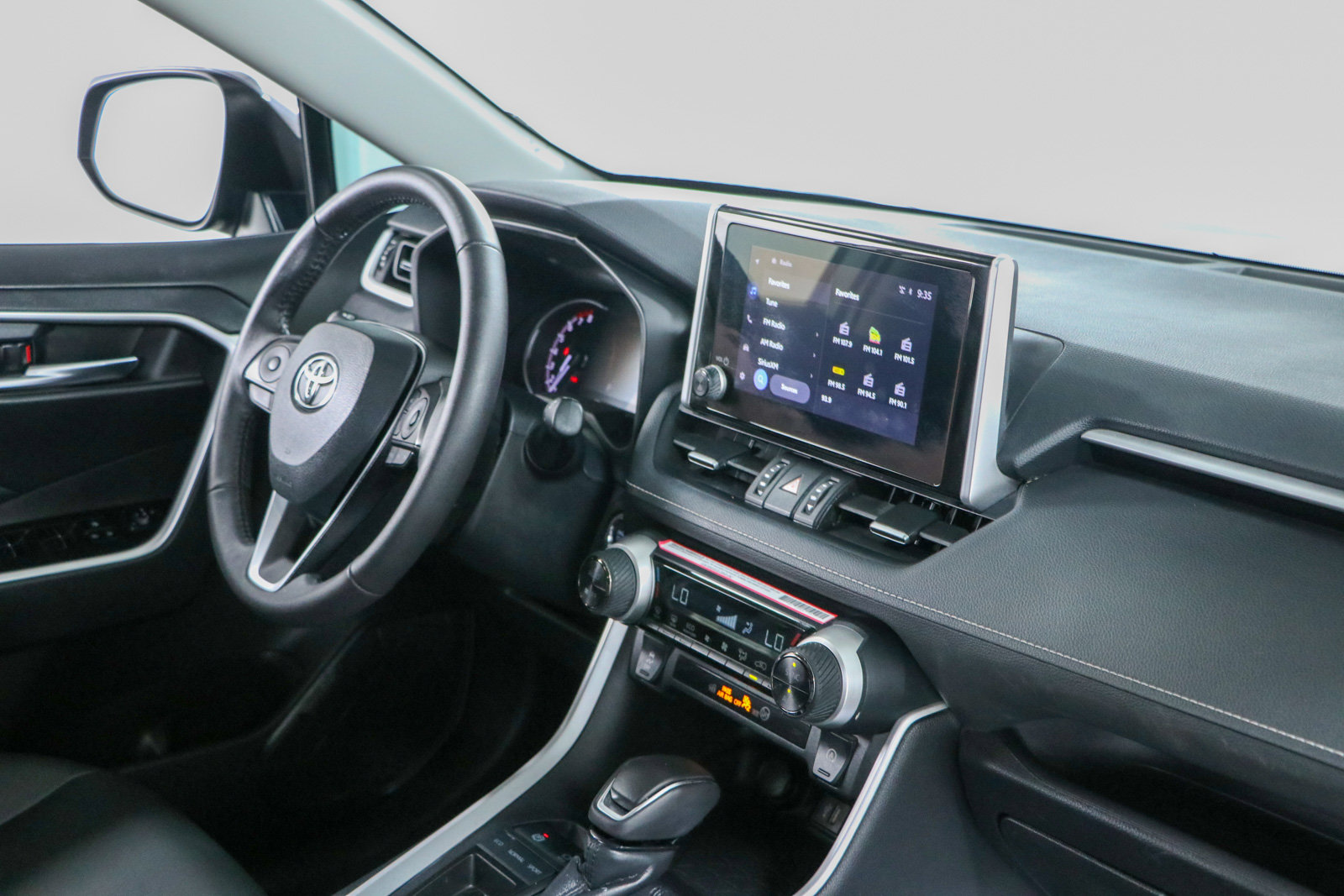 Used 2024 Toyota RAV4 XLE Premium FWD image 26