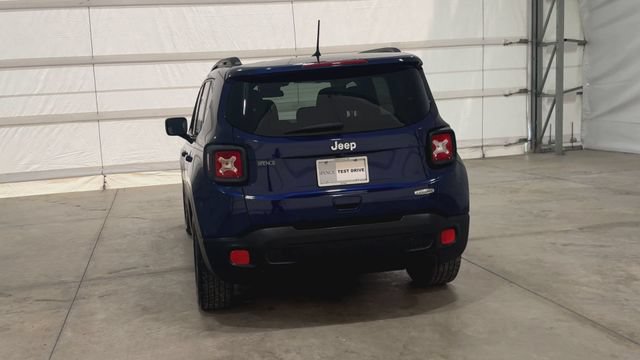 Used 2018 Jeep Renegade Latitude FWD image 3