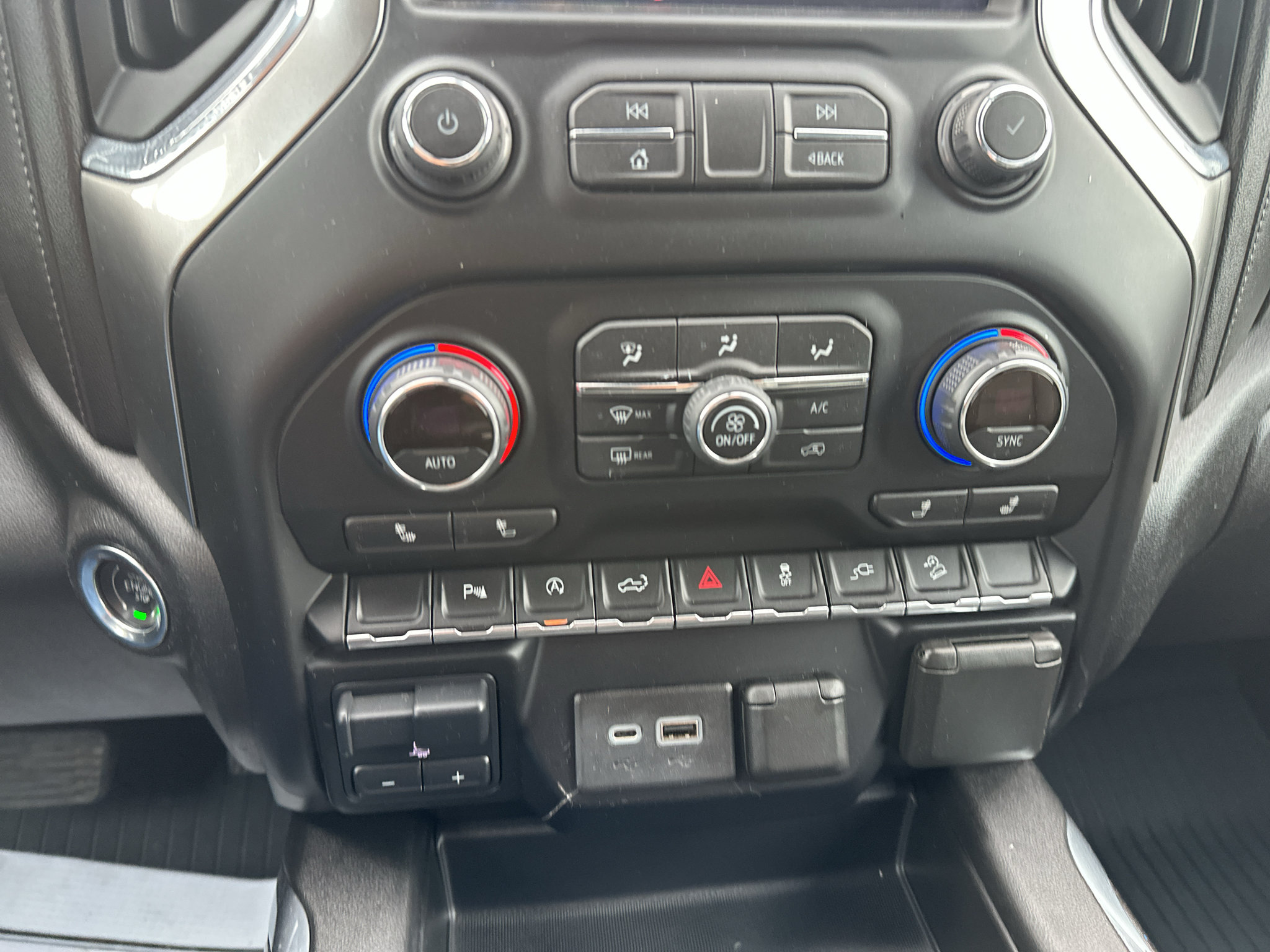 Used 2020 Chevrolet Silverado 1500 LT Trail Boss w/ Midnight Edition AWD/4WD image 29