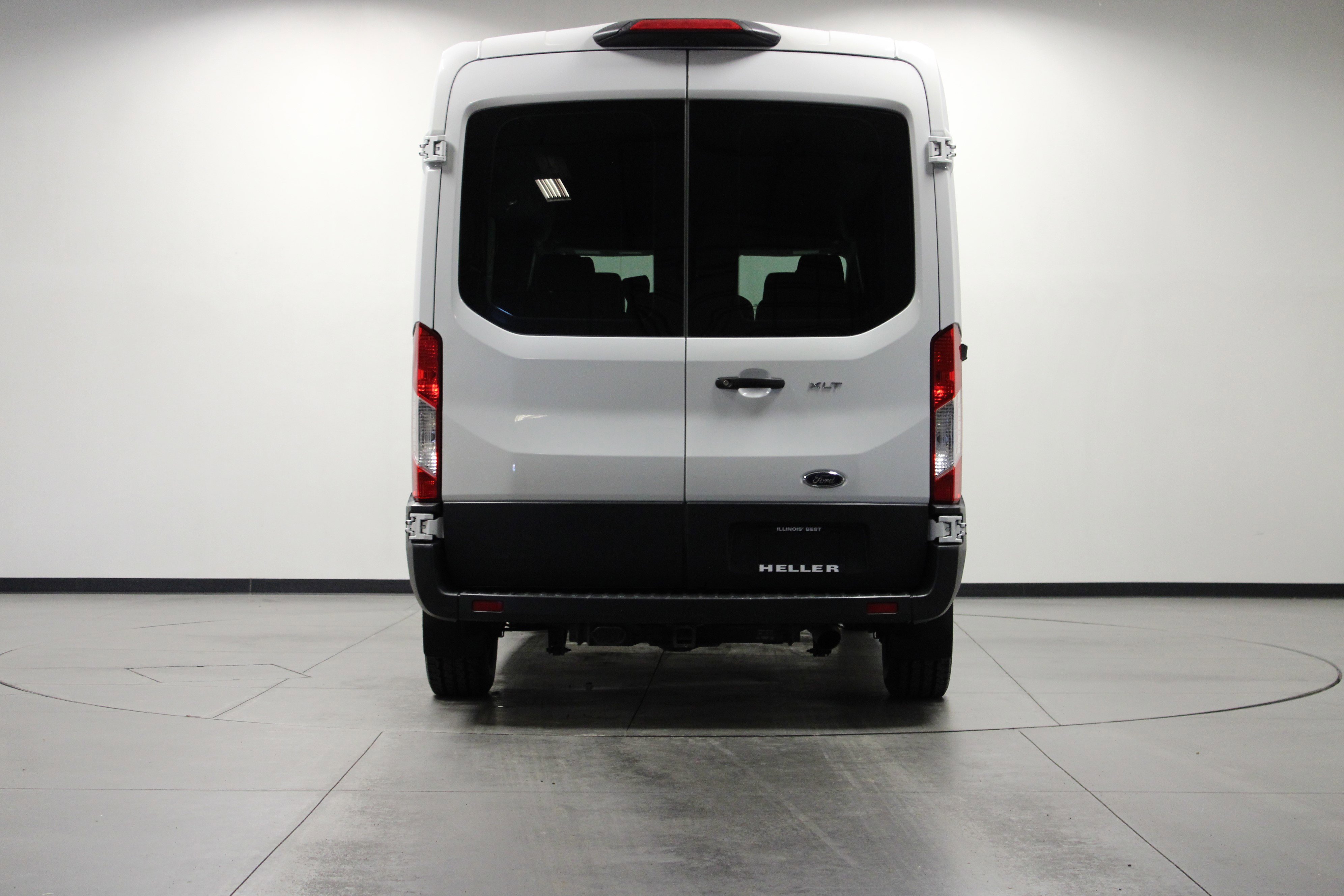 Used 2018 Ford Transit 150 XLT image 5