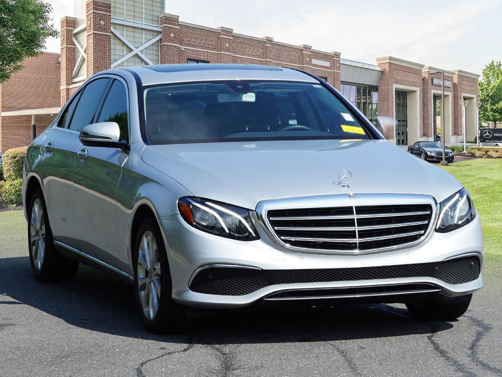 Used 2017 Mercedes-Benz E 300 4MATIC image 3