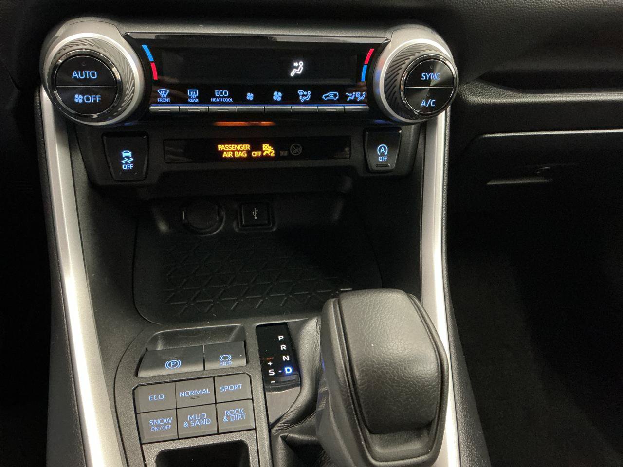 Used 2022 Toyota RAV4 XLE AWD/4WD image 19