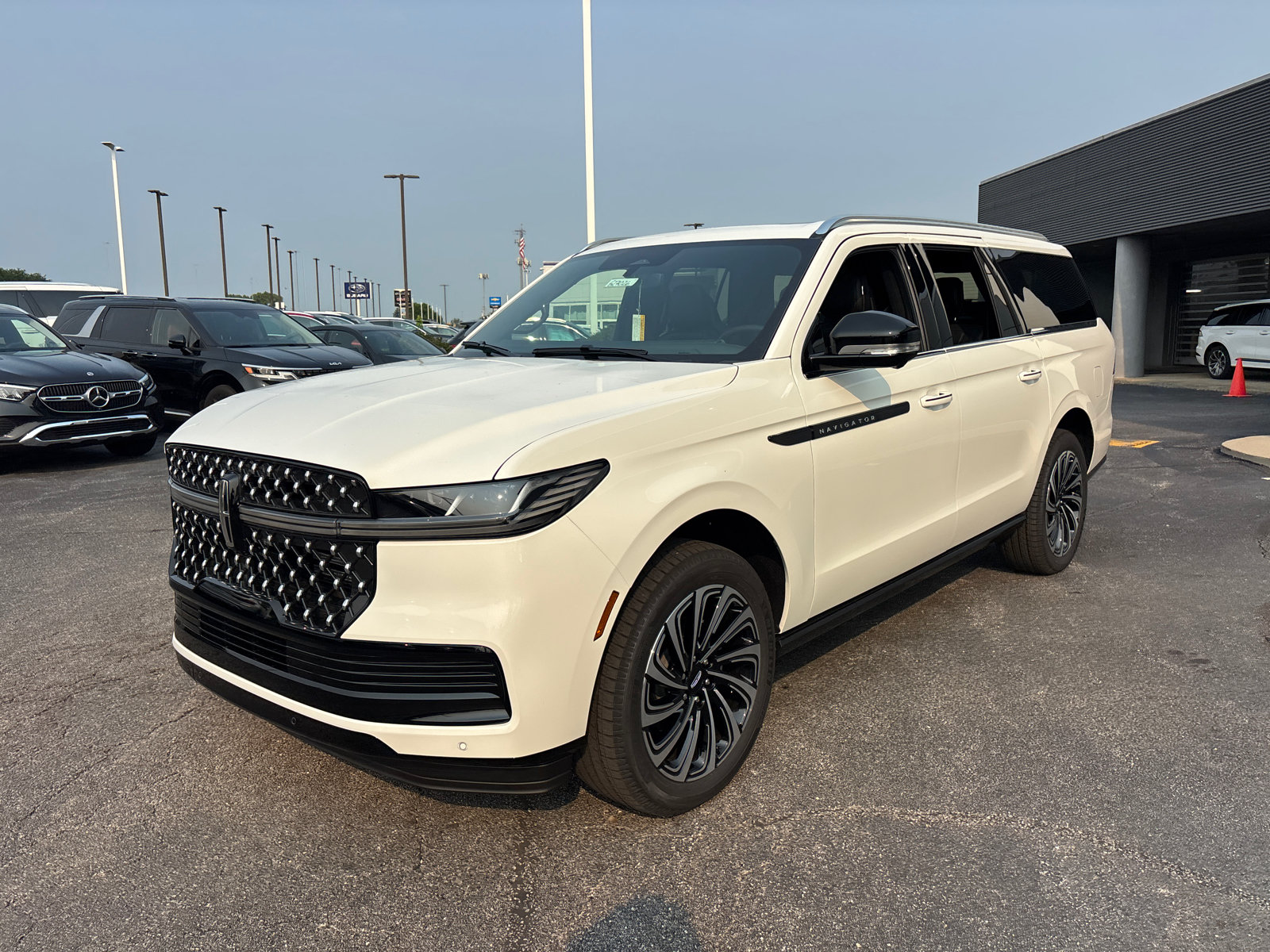 New 2027 Lincoln Navigator L Black Label AWD/4WD image 3