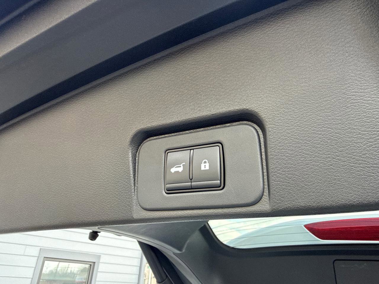 Used 2024 Nissan Rogue SV image 12