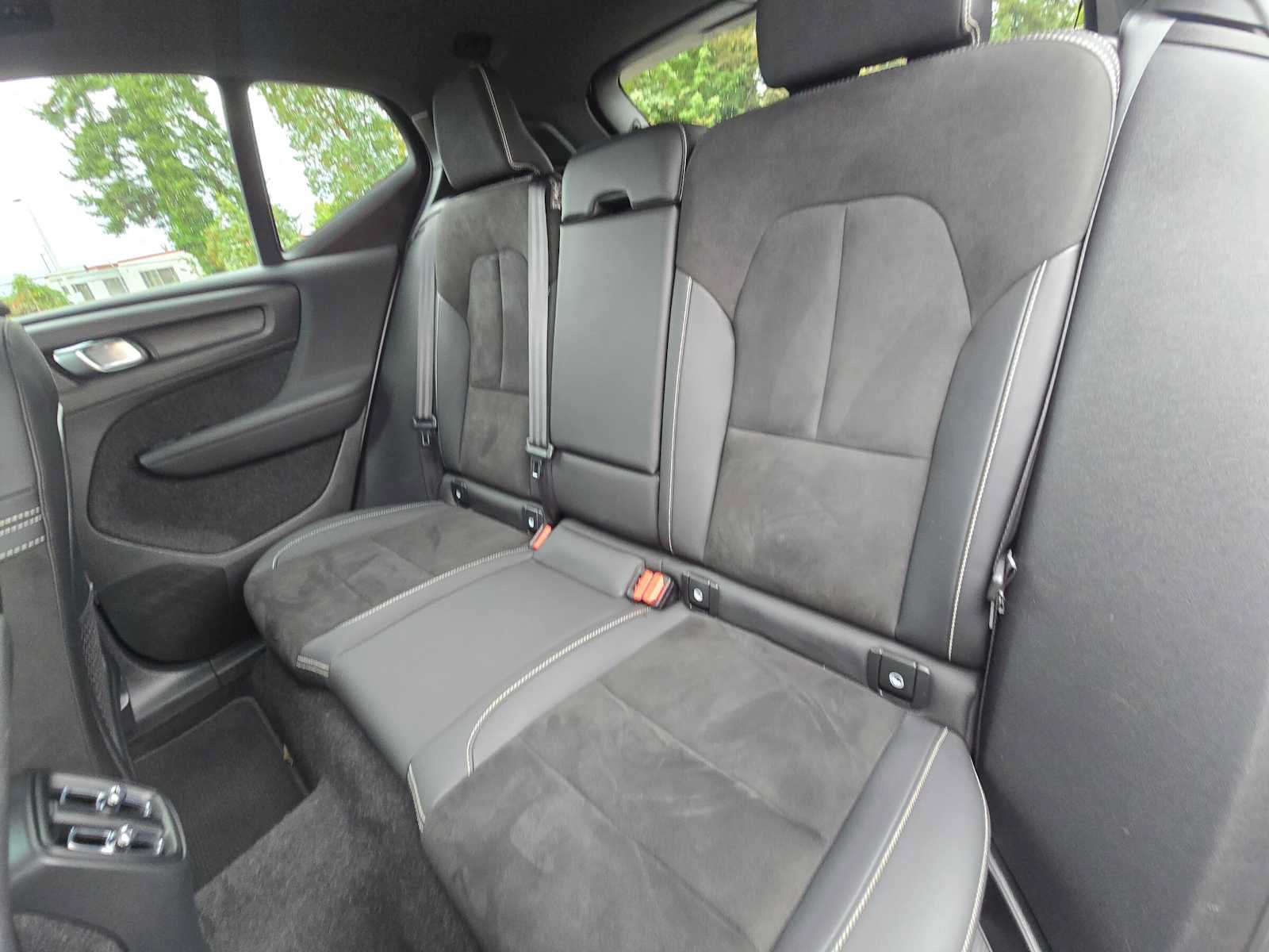 Used 2023 Volvo XC40 Recharge Ultimate AWD/4WD image 17