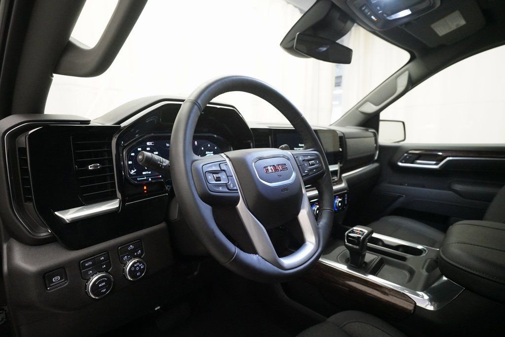 Used 2025 GMC Sierra 1500 Elevation image 8