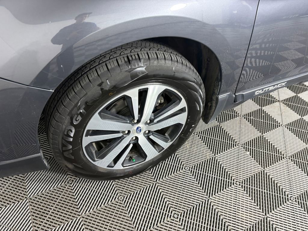 Used 2018 Subaru Outback 2.5i Limited image 9