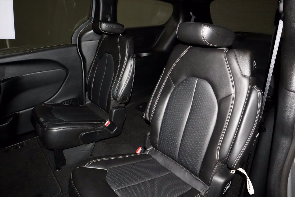 Used 2025 Chrysler Pacifica Select FWD image 21