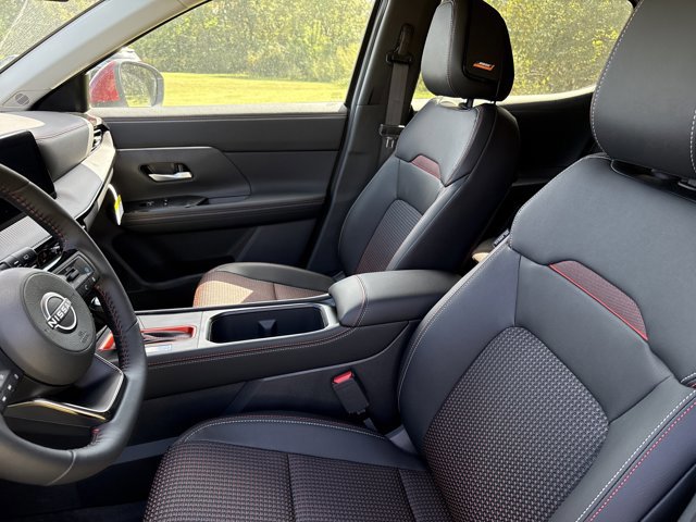 New 2026 Nissan Kicks SR w/ SR Premium Package image 4