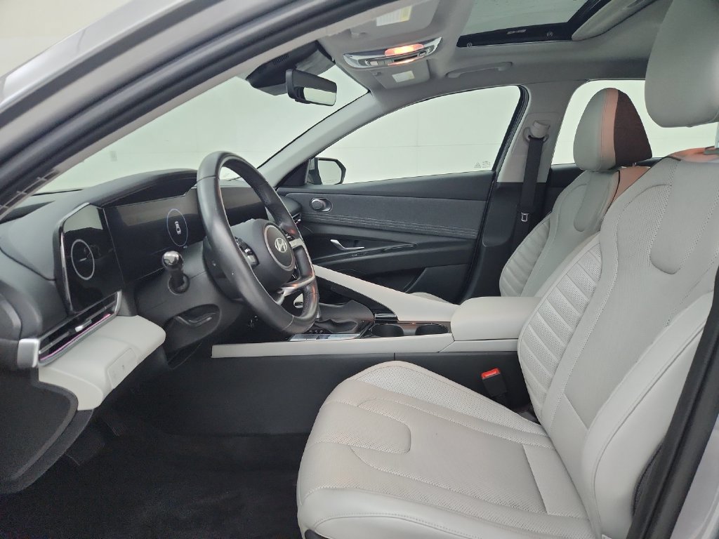Used 2025 Hyundai Elantra Limited FWD image 19