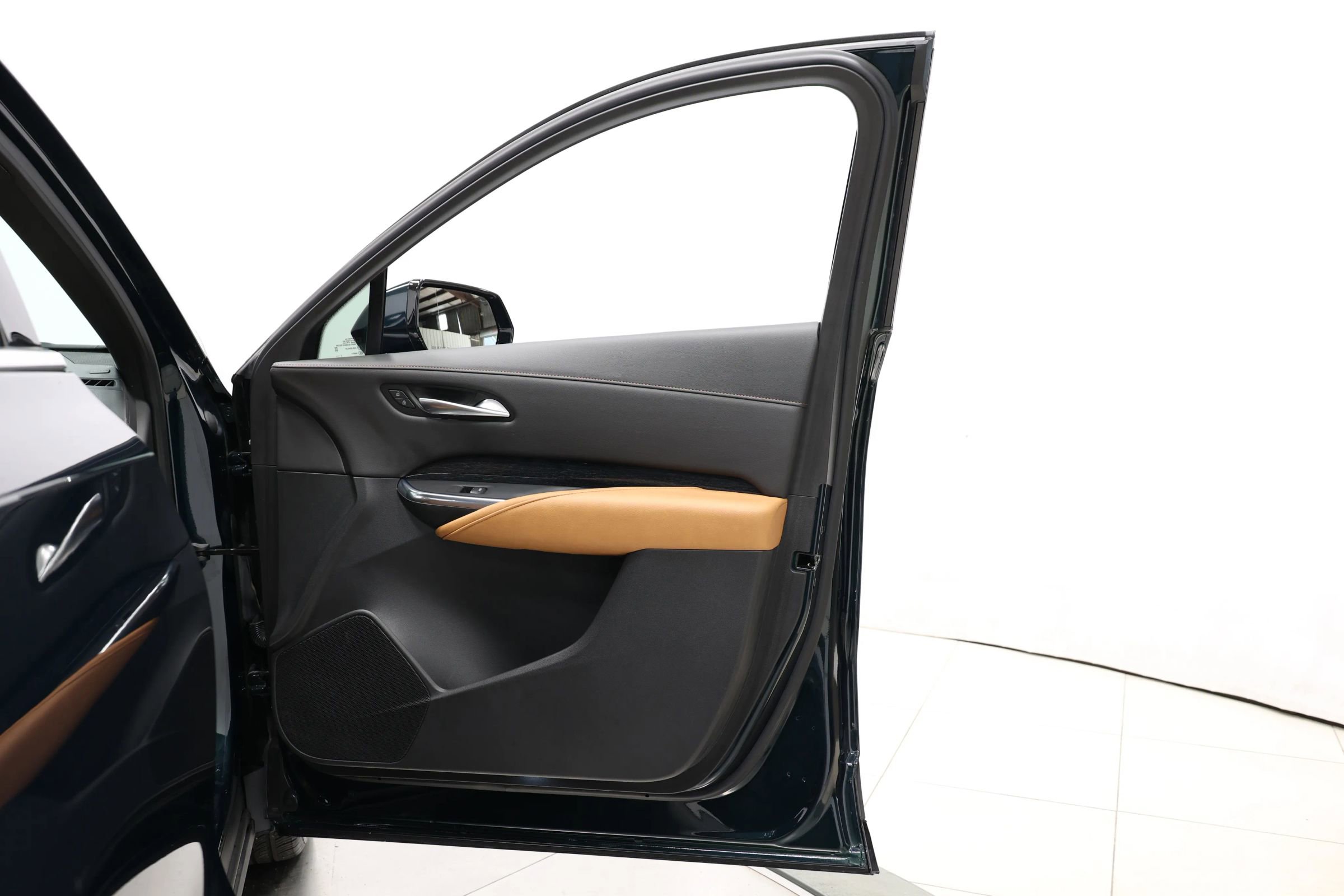 Used 2024 Cadillac XT4 Premium Luxury image 63