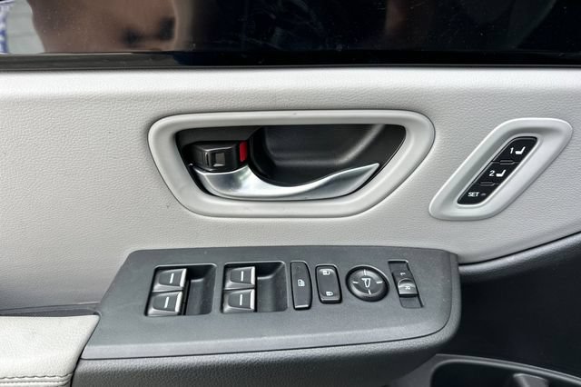 Used 2025 Honda Pilot Touring image 12