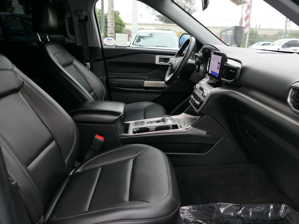 Used 2021 Ford Explorer XLT w/ Equipment Group 202A RWD image 29
