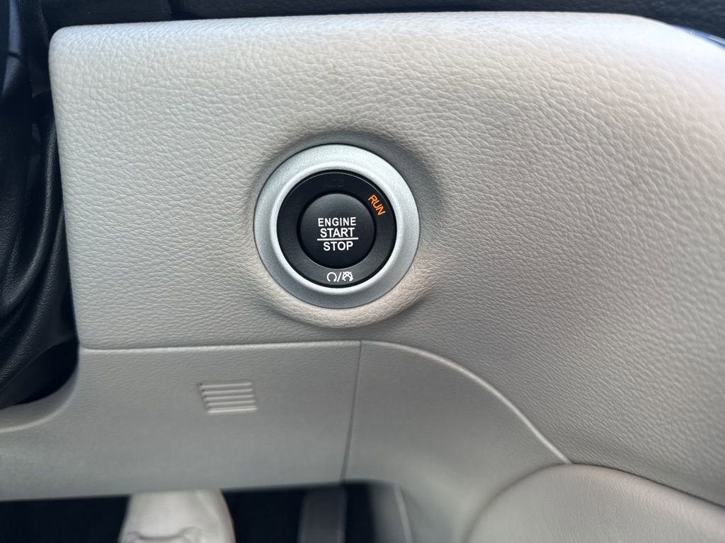 Used 2022 Chrysler Pacifica Limited w/ Uconnect Theater Family Group image 41