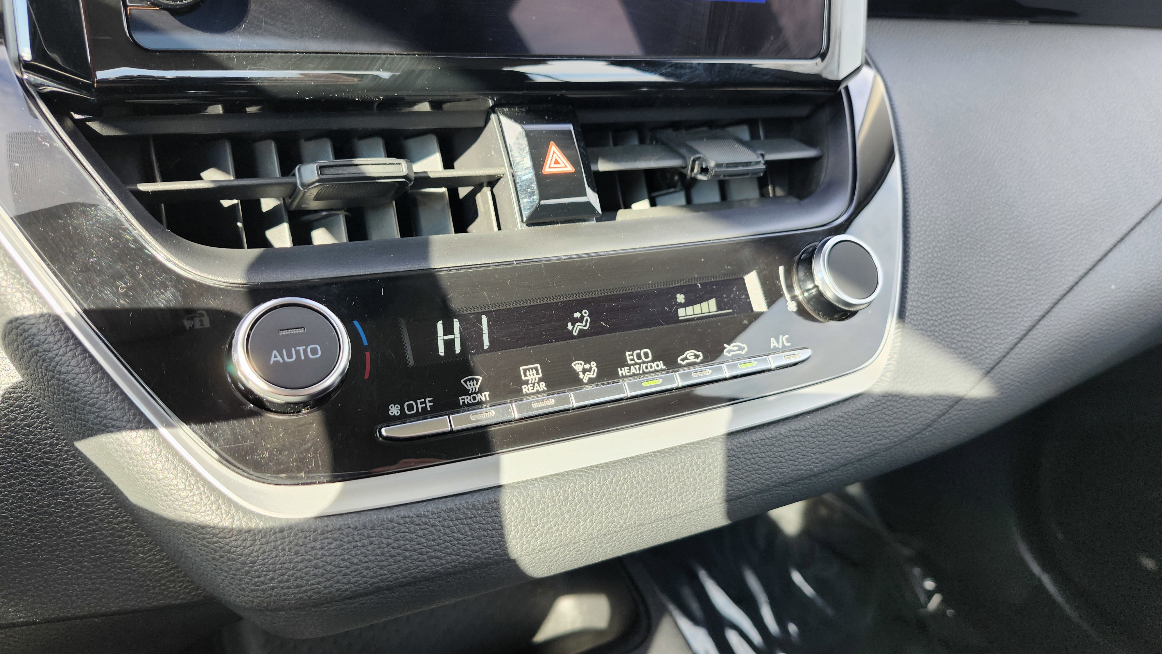 Used 2024 Toyota Corolla LE image 29